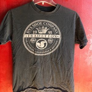 DVS Does skateboarding Tee medium